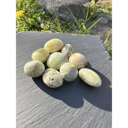 Jade Jaune avec cavités - Pierre naturelle de lithothérapie